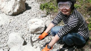 新潟県糸魚川市フォッサマグナミュージアム内「化石の谷」で化石発掘体験!